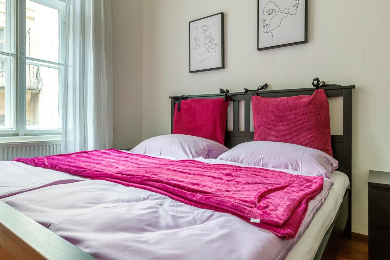 Newly Renovated Apartment In The Old Town Bratislava Extérieur photo