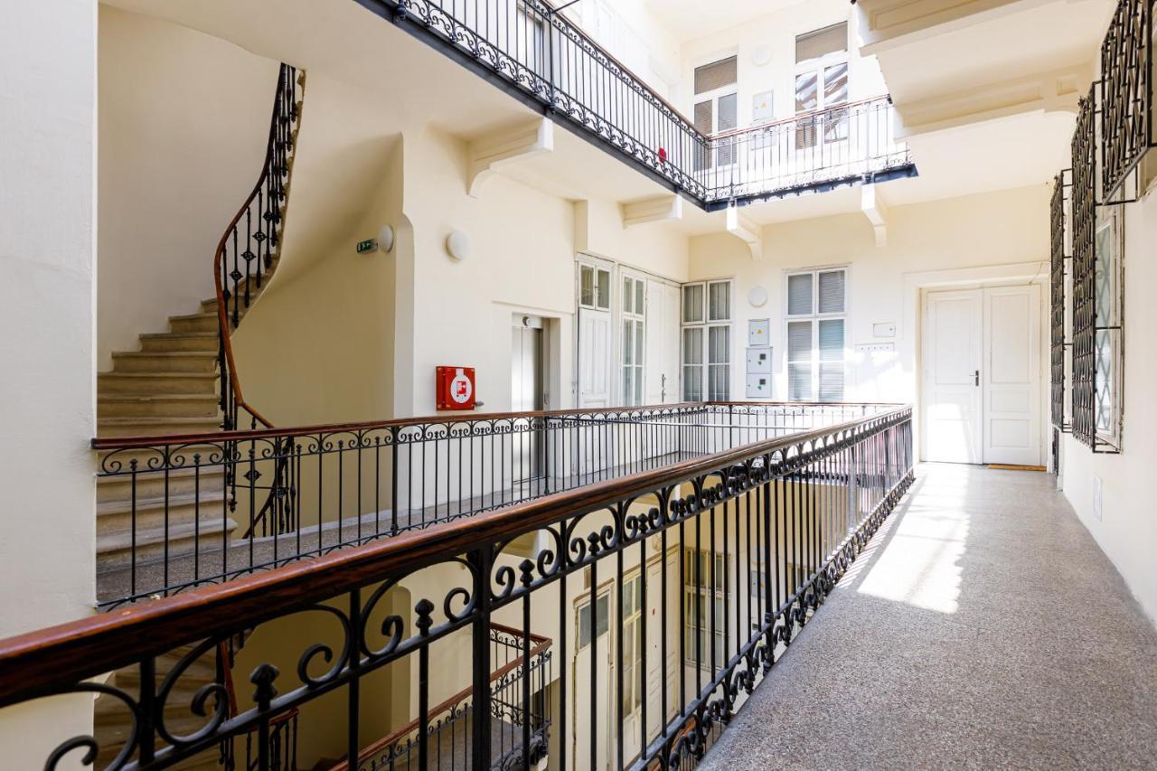 Newly Renovated Apartment In The Old Town Bratislava Extérieur photo