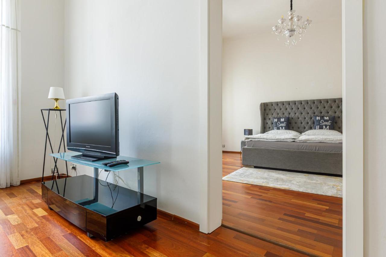 Newly Renovated Apartment In The Old Town Bratislava Extérieur photo