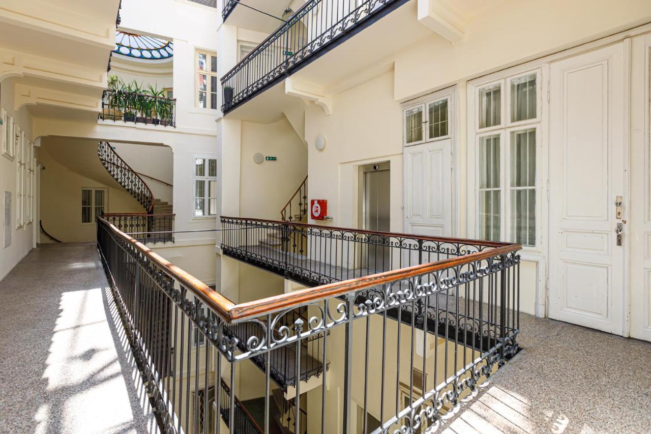 Newly Renovated Apartment In The Old Town Bratislava Extérieur photo