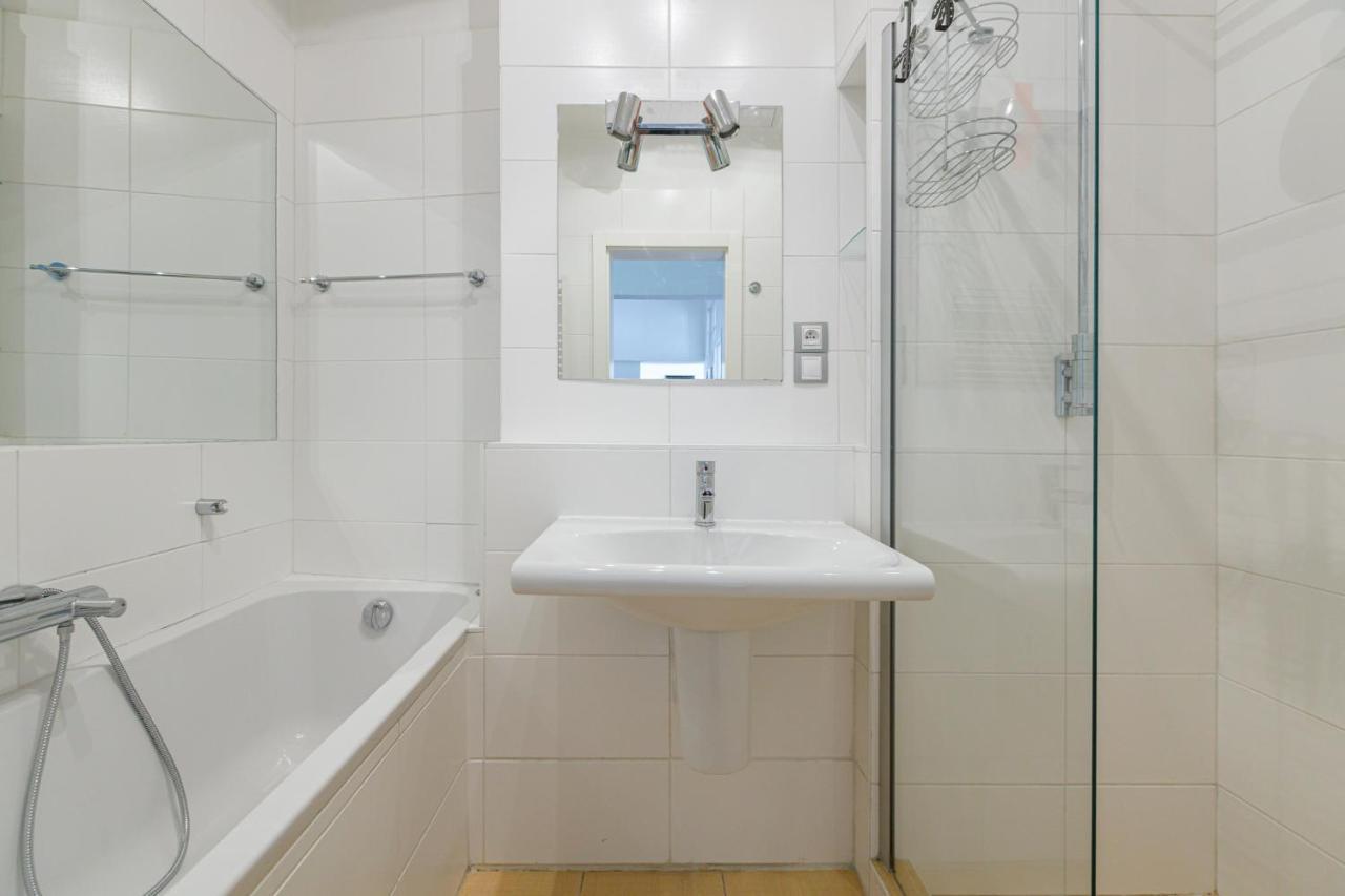 Newly Renovated Apartment In The Old Town Bratislava Extérieur photo