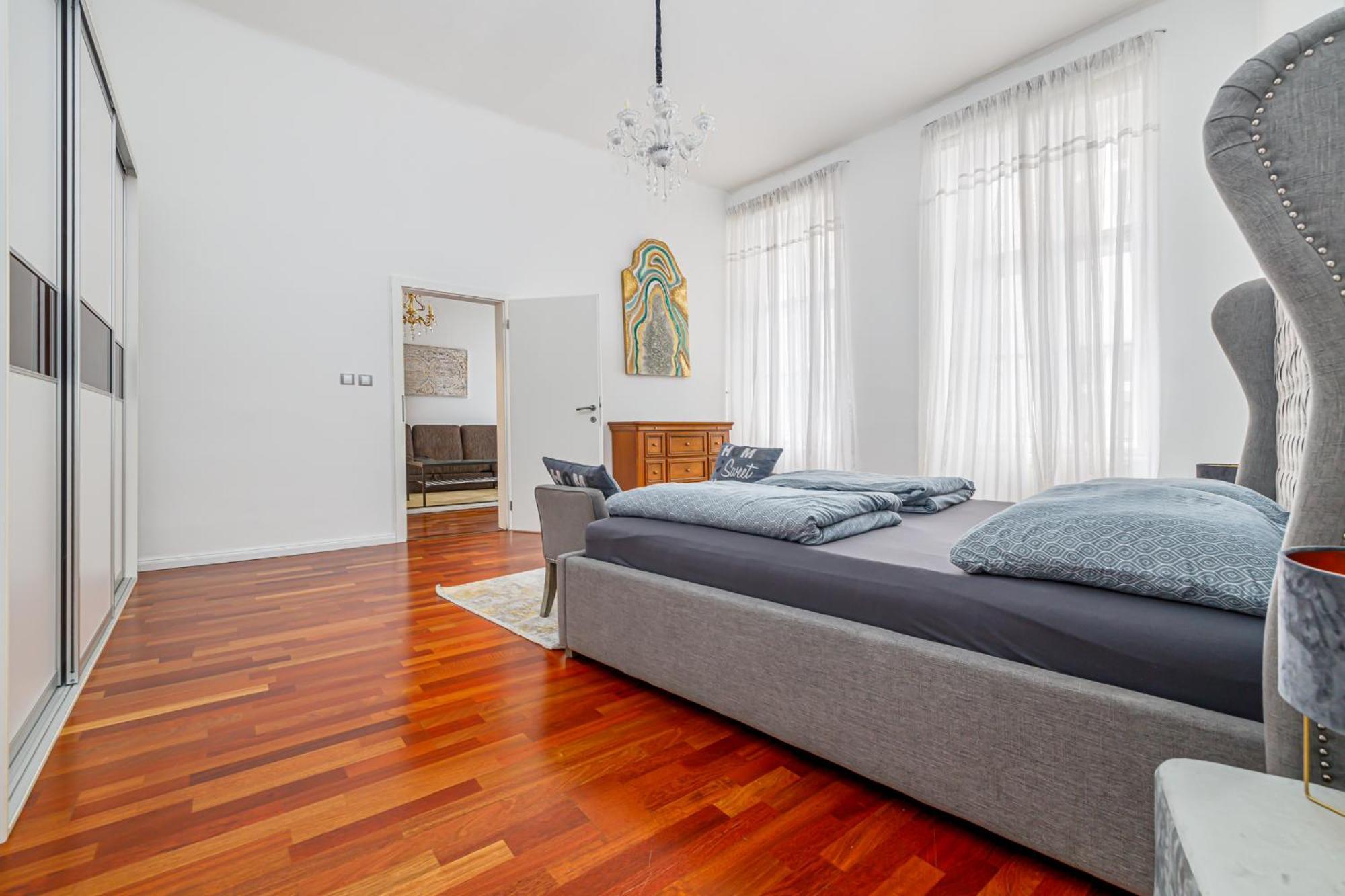 Newly Renovated Apartment In The Old Town Bratislava Extérieur photo